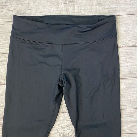 Under Armour women’s M heat gear pull on  compression leggings black capris - Picture 3 of 9